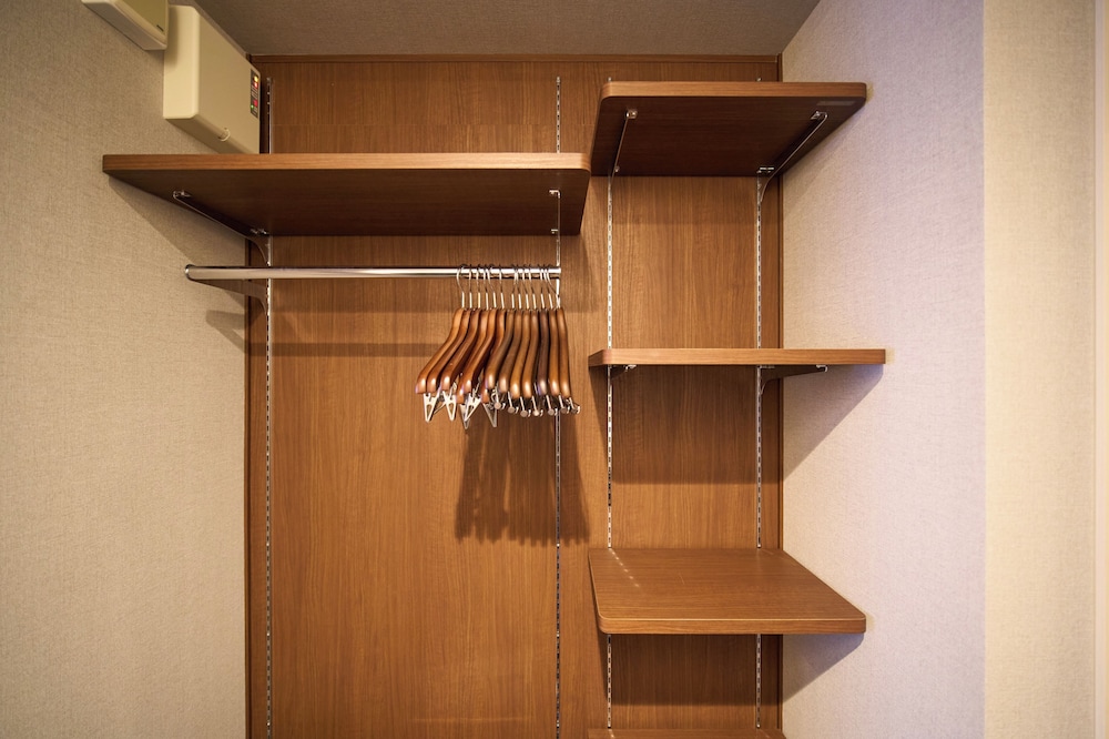 ベーシック ツインルーム ワードローブ0 | 京ホテル 喜招邸 御所南