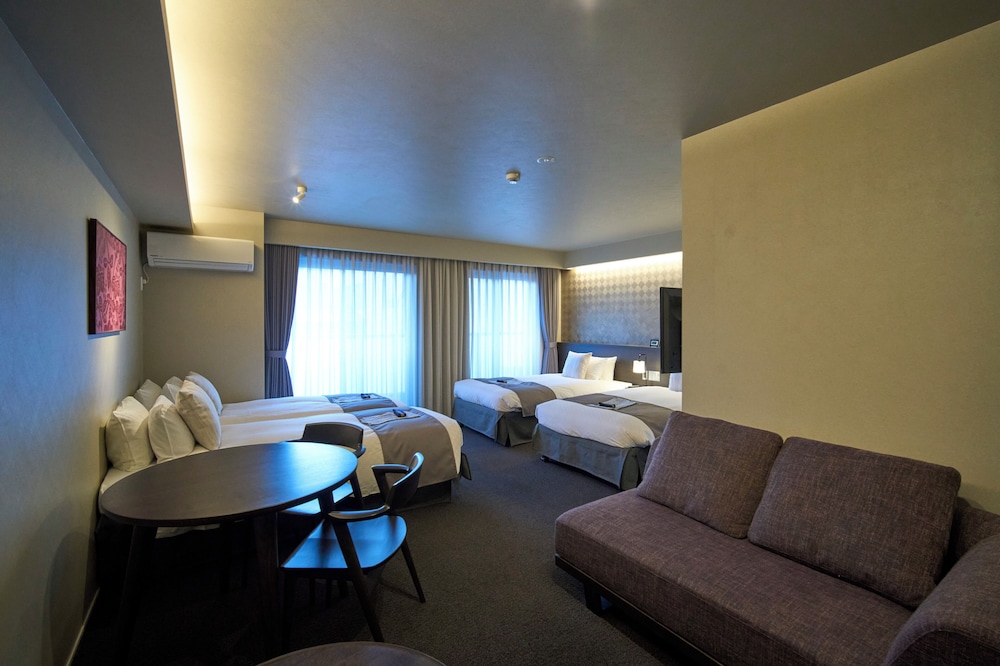 コンフォート 4 人部屋 リビング エリア0 | 京ホテル 喜招邸 御所南