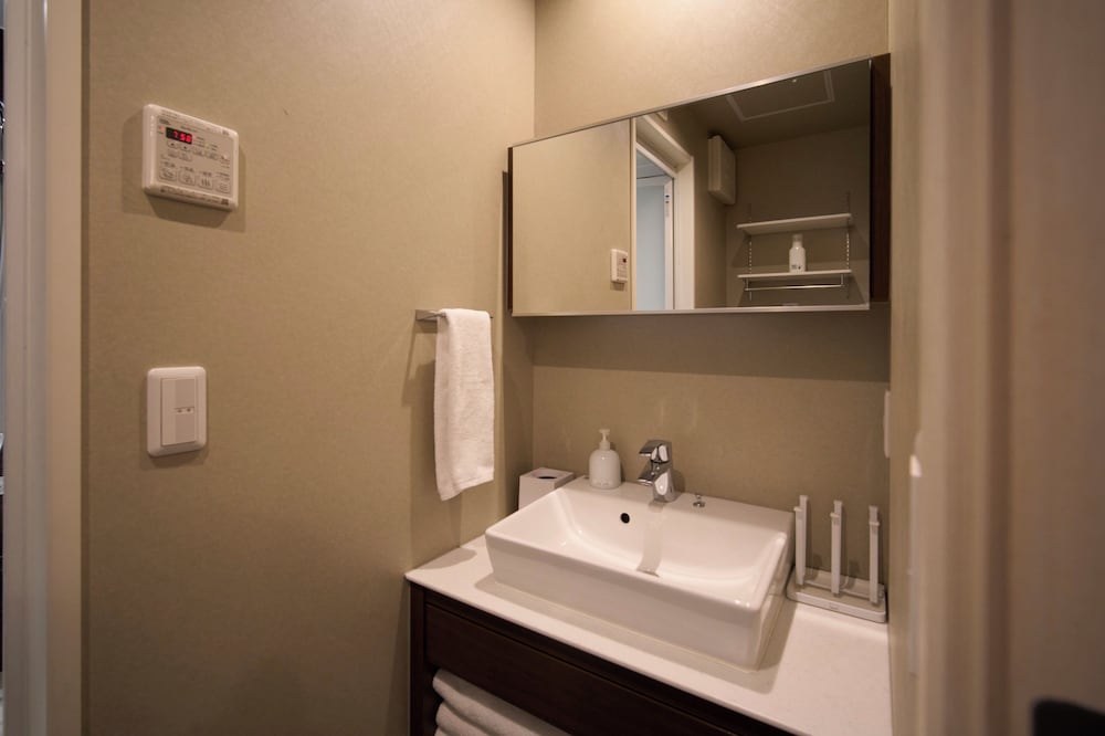 コンフォート 4 人部屋 バスルーム0 | 京ホテル 喜招邸 御所南