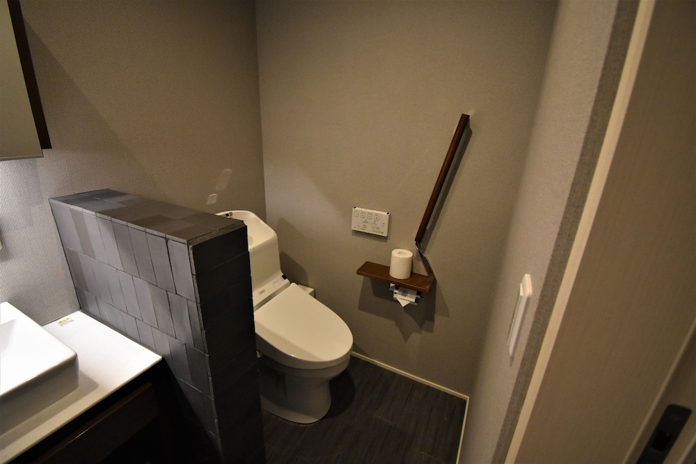 エコノミー ツインルーム バスルーム1 | 京ホテル 喜招邸 御所南