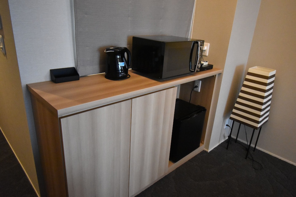 コンフォート 4 人部屋 客室1 | 京ホテル 喜招邸 御所南