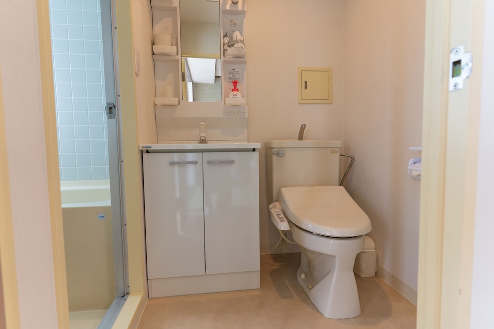 ファミリー 4 人部屋 バスルーム1 | 紀州鉄道 片瀬江ノ島ホテル