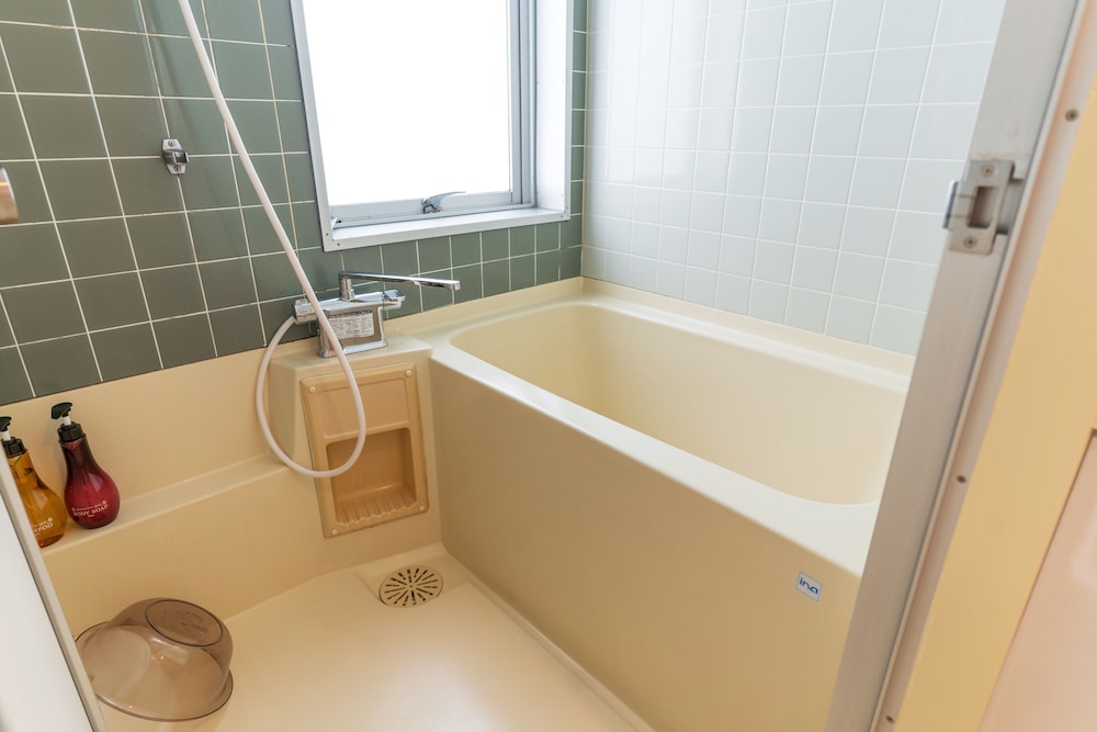 ファミリー 4 人部屋 バスルーム2 | 紀州鉄道 片瀬江ノ島ホテル