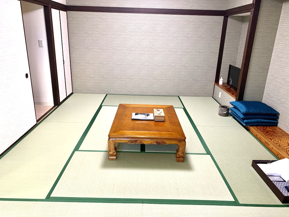 トラディショナル 4 人部屋 客室1 | 紀州鉄道 片瀬江ノ島ホテル