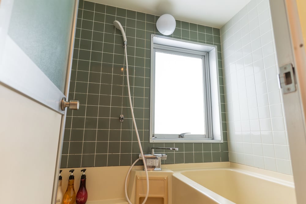 ファミリー 4 人部屋 バスルーム0 | 紀州鉄道 片瀬江ノ島ホテル