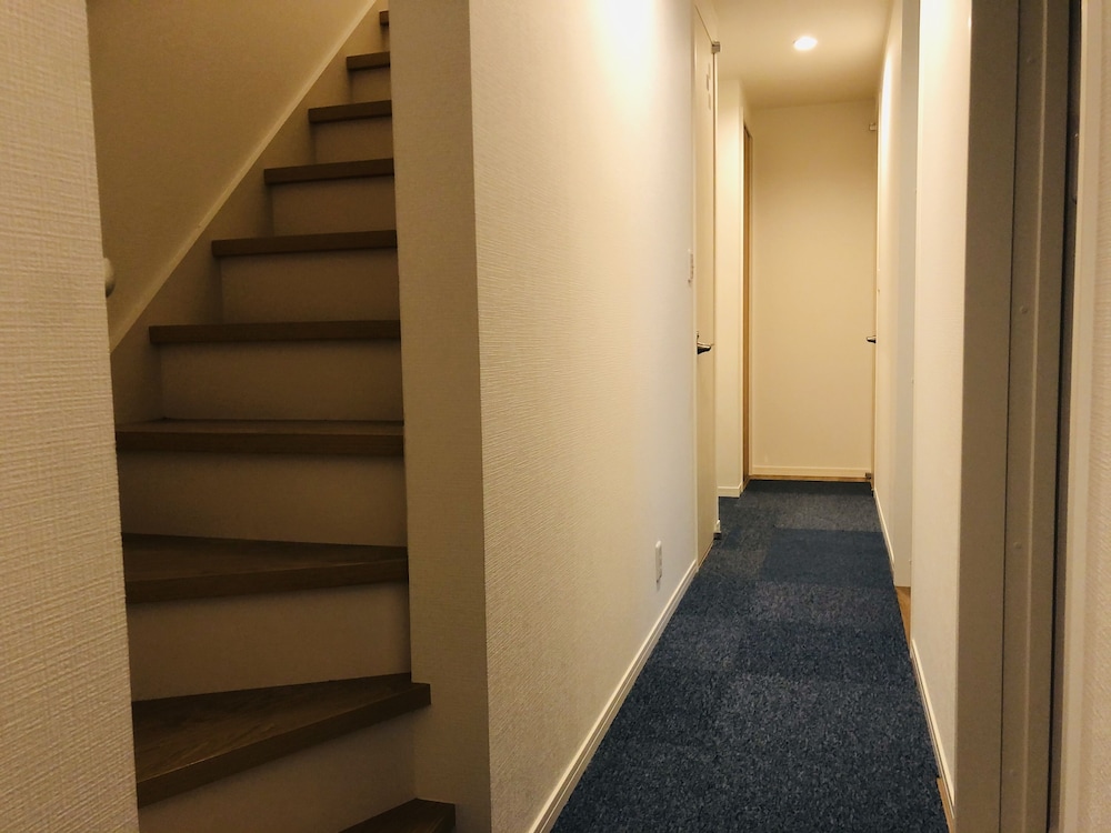 フロント1 | チャリズハウス フロント1 | チャリズハウス