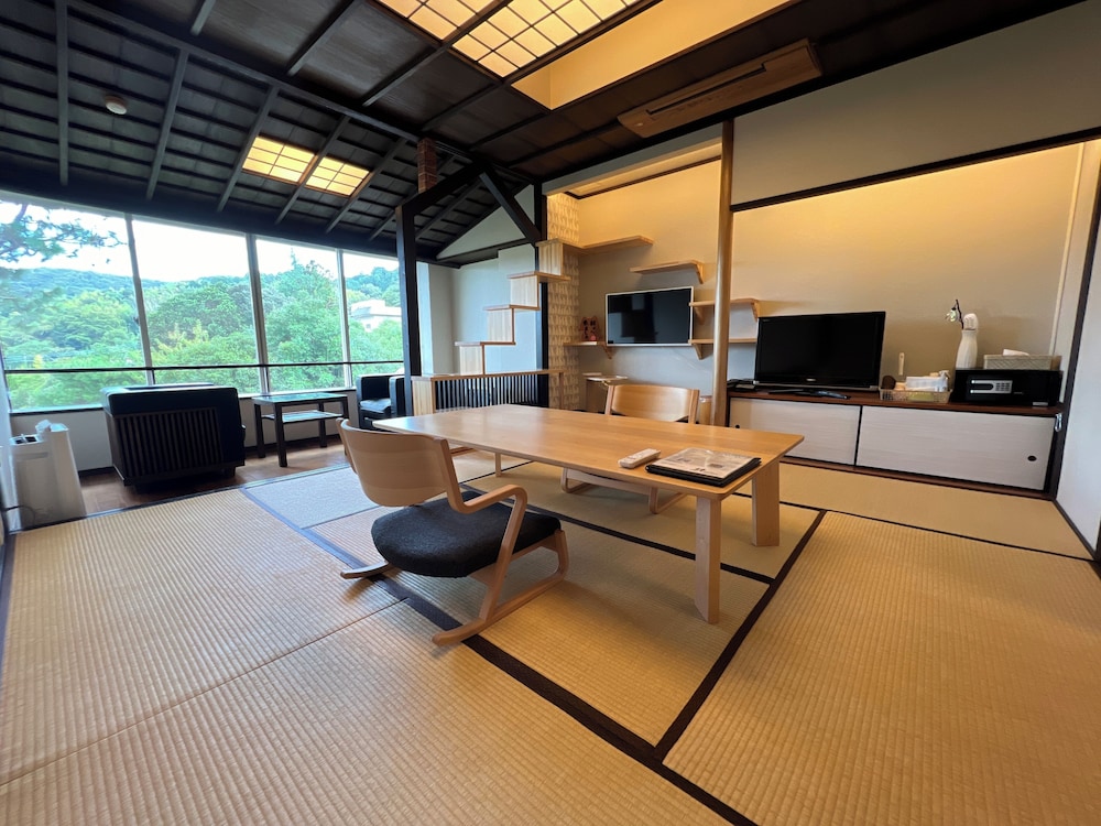 デラックス 4 人部屋 ガーデンビュー | 修善寺 絆+