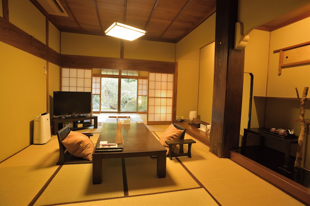 ラグジュアリー スイート ガーデンビュー 客室1 | 修善寺 絆+