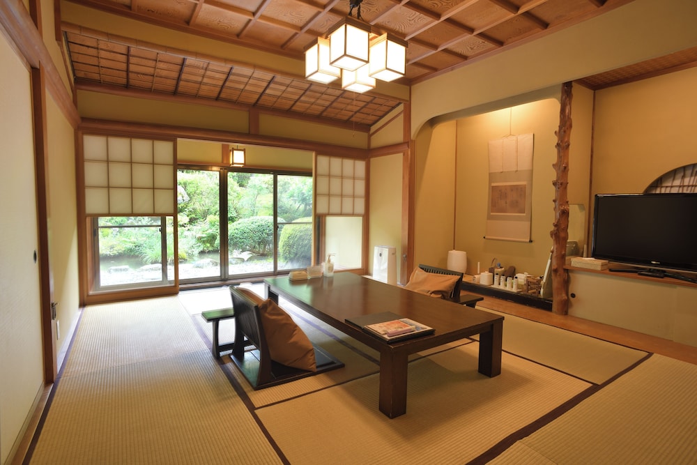 ラグジュアリー スイート ガーデンビュー | 修善寺 絆+