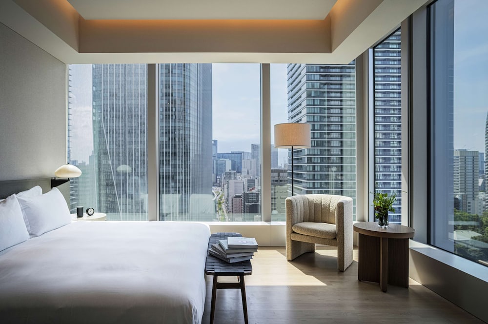 パノラミック スイート キングベッド 1 台 コーナー (Tower View) 客室1 | ホテル虎ノ門ヒルズ - アンバウンド コレクション by Hyatt