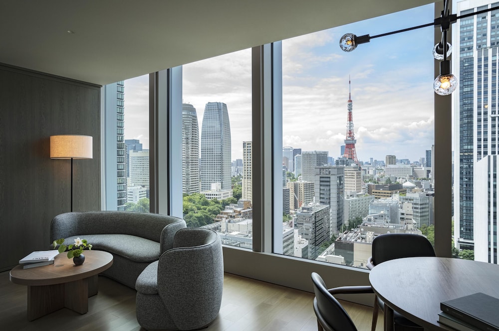 パノラミック スイート キングベッド 1 台 コーナー (Tower View) 客室3 | ホテル虎ノ門ヒルズ - アンバウンド コレクション by Hyatt