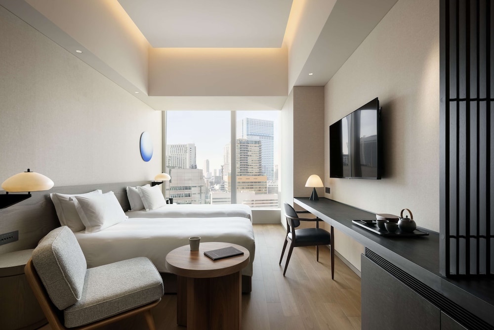 スタンダード ルーム シングルベッド 2 台 (Shower) 客室1 | ホテル虎ノ門ヒルズ - アンバウンド コレクション by Hyatt