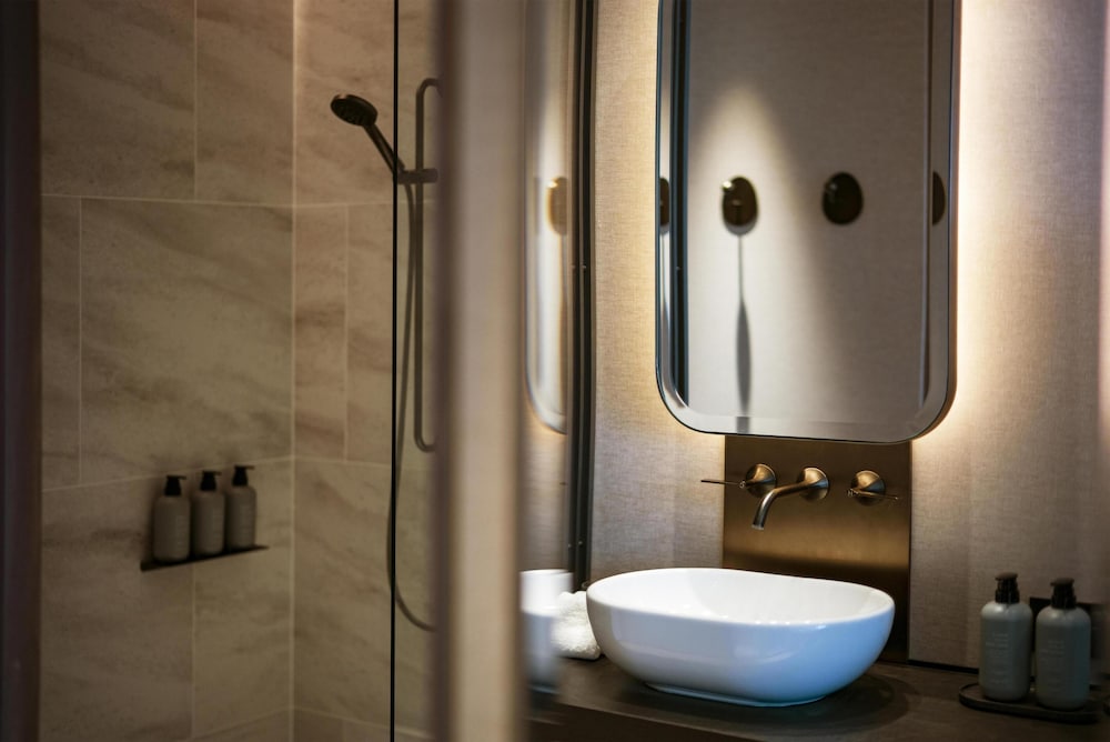 スタンダード ルーム キングベッド 1 台 (Shower) バスルーム2 | ホテル虎ノ門ヒルズ - アンバウンド コレクション by Hyatt