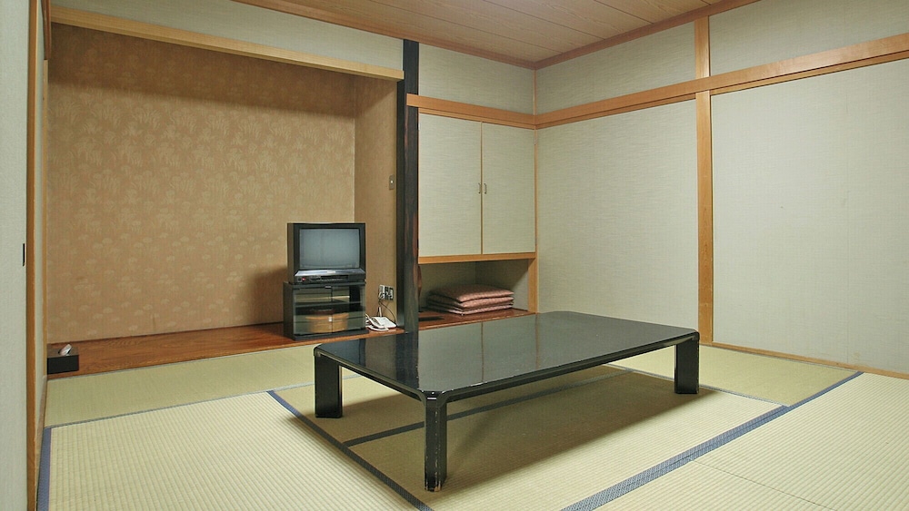[和美麗スーペリア] 和室16畳+広縁 禁煙 客室1 | リブマックスリゾート石和温泉