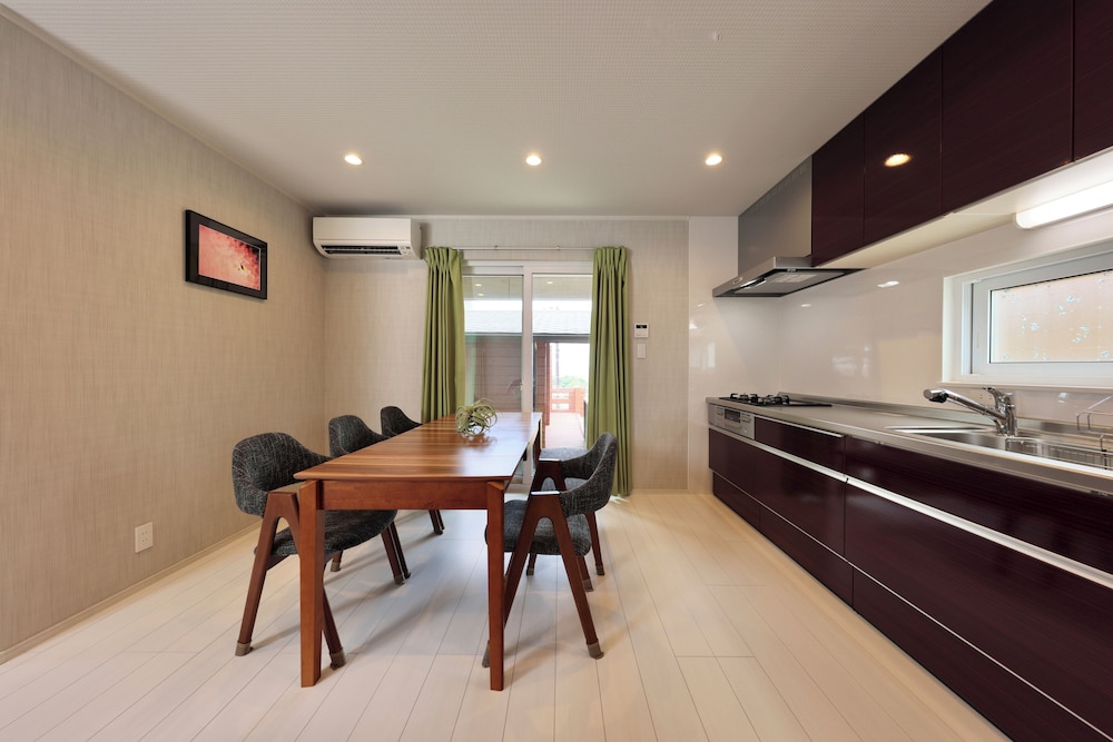 風鈴2号棟 (素泊まり) 禁煙 客室内のダイニングエリア0 | クリスタル別荘白浜