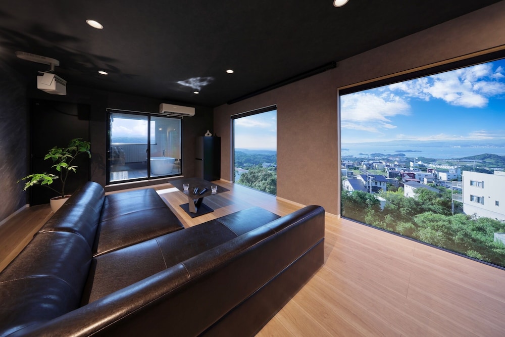 山と海 (素泊まり) 禁煙 リビング エリア2 | クリスタル別荘白浜