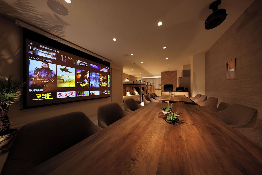 L棟 (素泊まり) 禁煙 客室内のダイニングエリア0 | クリスタル別荘白浜