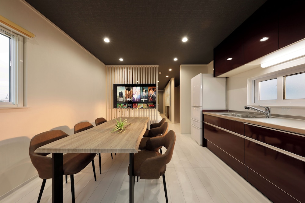 [犬同伴OK] 翡翠1号棟 (素泊まり) 禁煙 客室内のダイニングエリア0 | クリスタル別荘白浜