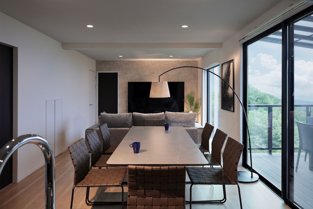 山と海 (素泊まり) 禁煙 客室内のダイニングエリア0 | クリスタル別荘白浜