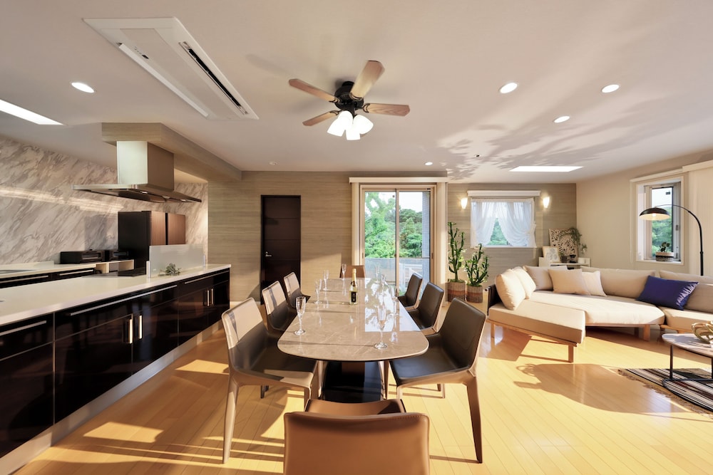 SLG (素泊まり) 禁煙 客室内のダイニングエリア0 | クリスタル別荘白浜