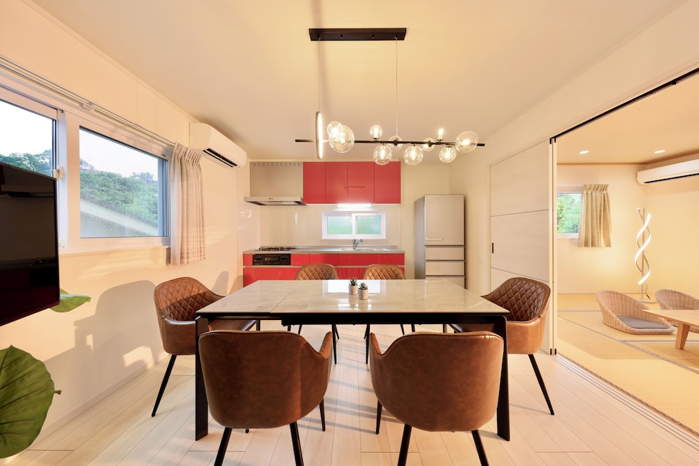 月光2号棟 (素泊まり) 禁煙 客室内のダイニングエリア0 | クリスタル別荘白浜