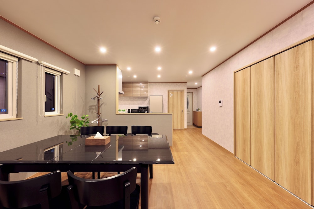 牡丹 (素泊まり) 禁煙 客室内のダイニングエリア0 | クリスタル別荘白浜