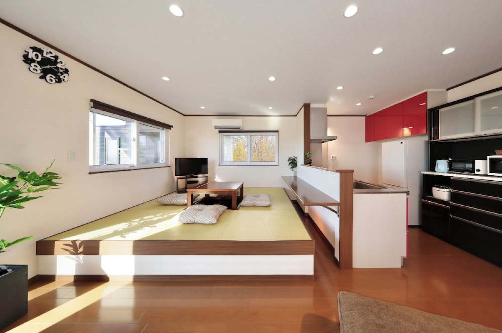 涼風(素泊まり)禁煙 客室内のダイニングエリア0 | クリスタル別荘白浜