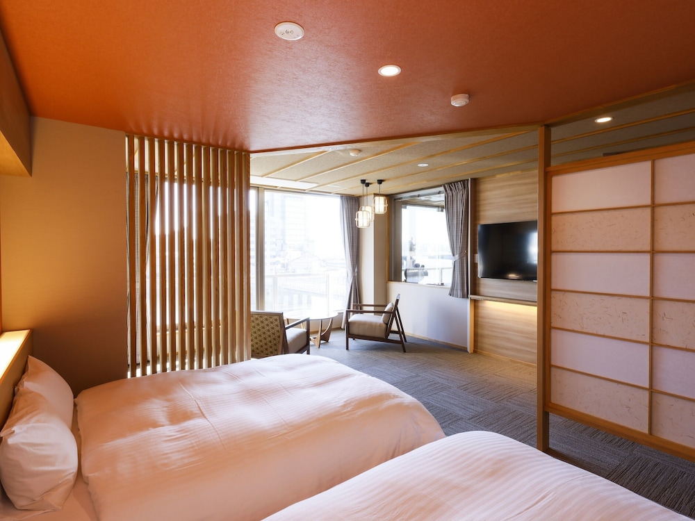 [湖側] 23年3月リニューアル - 6階·展望風呂付きツインルーム 禁煙 客室2 | 大橋館