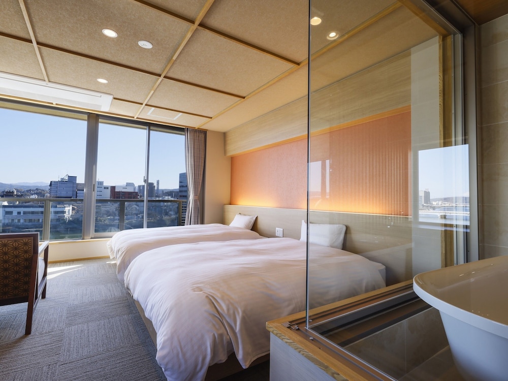 [湖側] 23年3月リニューアル - コンフォートツインルーム 禁煙 | 大橋館