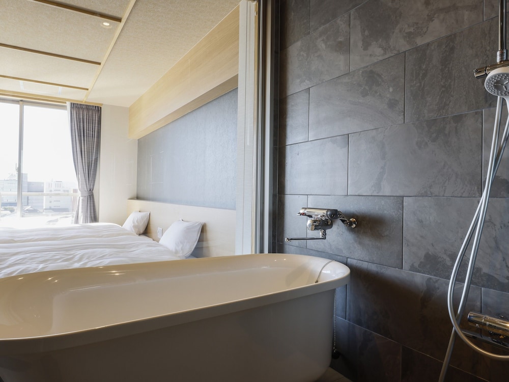 [湖側] 23年3月リニューアル - コンフォートツインルーム 禁煙 バスルーム0 | 大橋館