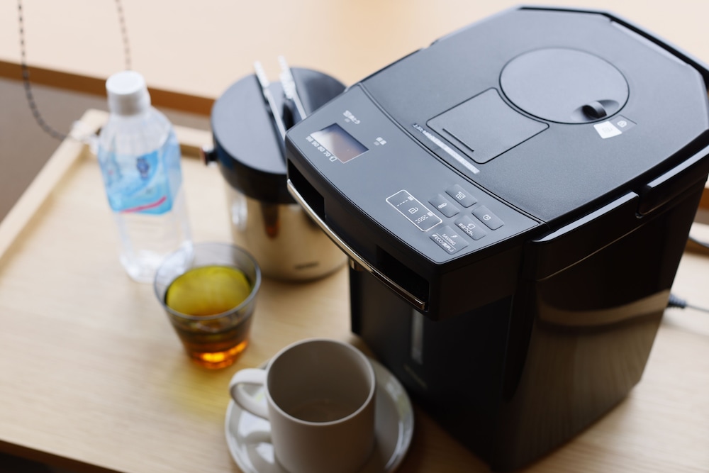 [湖側] 23年6月リニューアル - 角部屋·コンセプトルーム 禁煙 リビング エリア3 | 大橋館