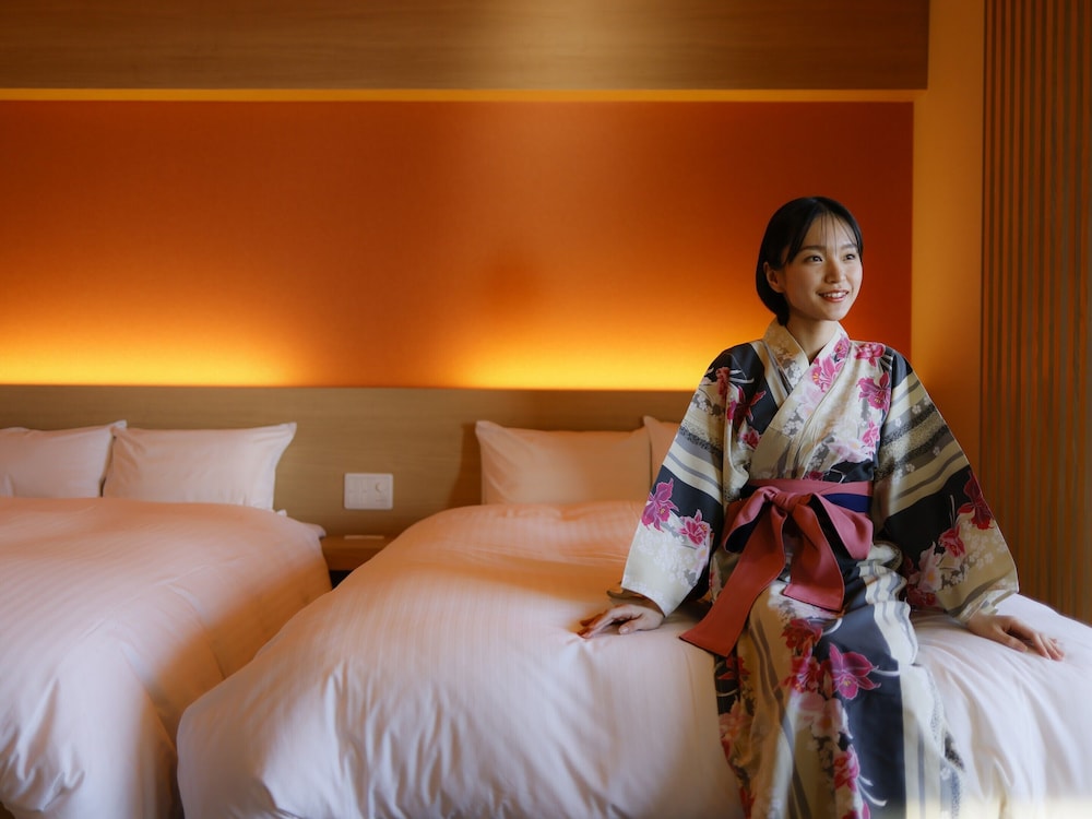 [湖側] 23年3月リニューアル - 4階·展望風呂付きツインルーム 禁煙 客室3 | 大橋館