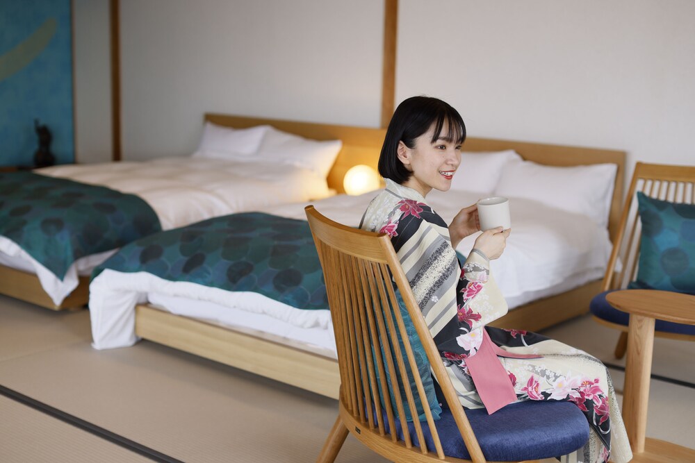 [湖側] 23年6月リニューアル - 角部屋·コンセプトルーム 禁煙 リビング エリア0 | 大橋館