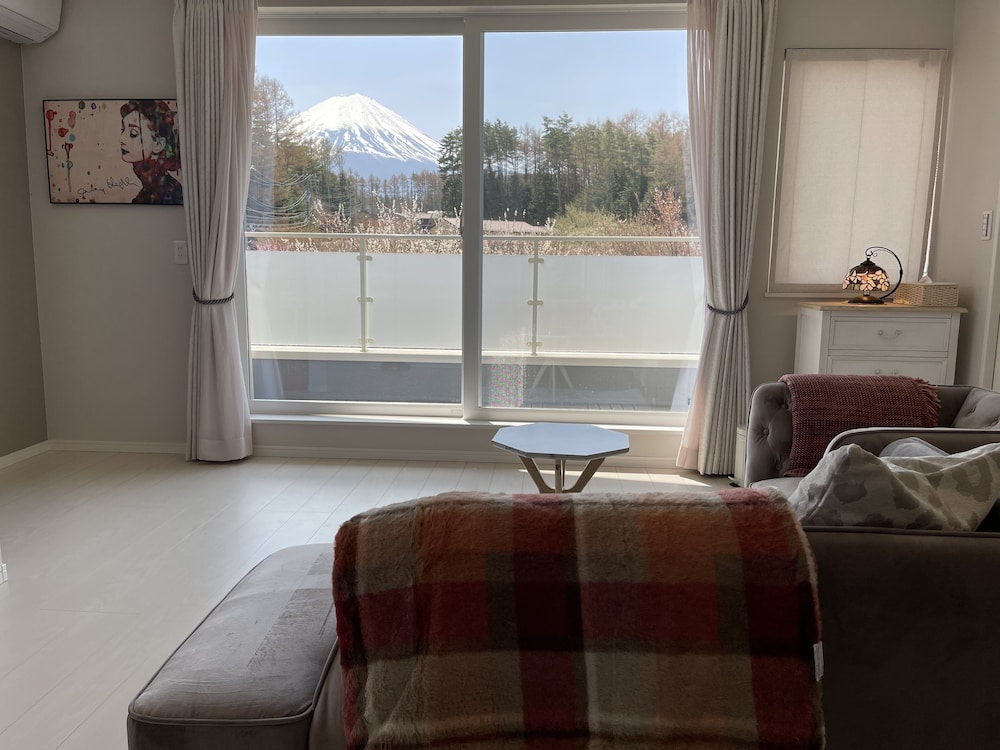 ヴィラ リビング エリア0 | Mt. Fuji koko ワンちゃん OK の新築貸別荘