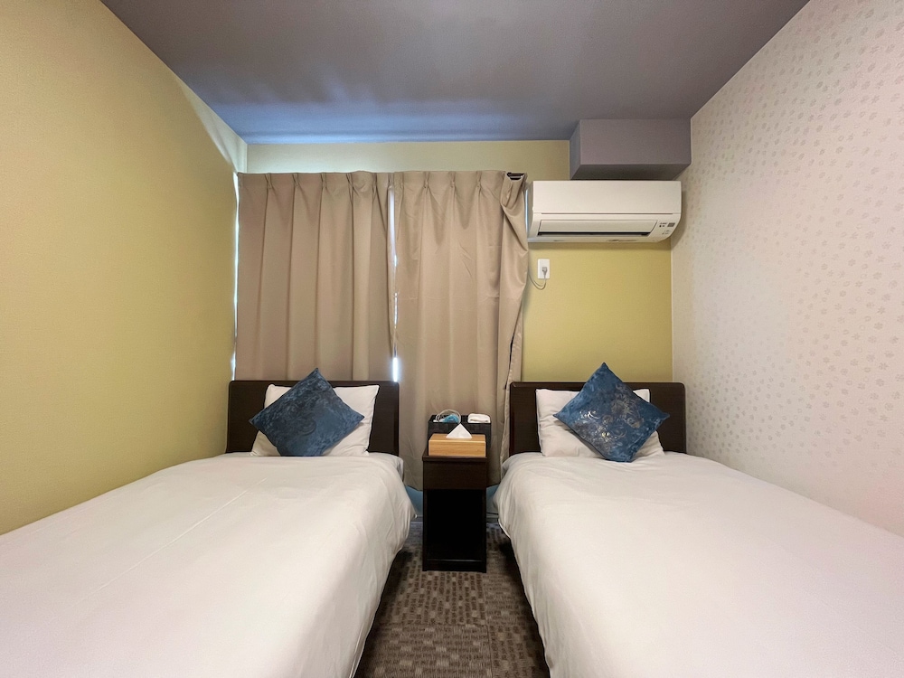 スタンダード ツインルーム シングルベッド 2 台 客室9 | 美盧京都二条ホテル