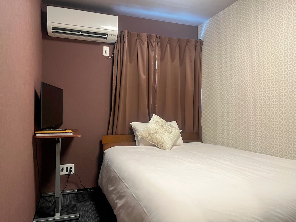 ジュニア ダブルルーム ダブルベッド 1 台 客室12 | 美盧京都二条ホテル