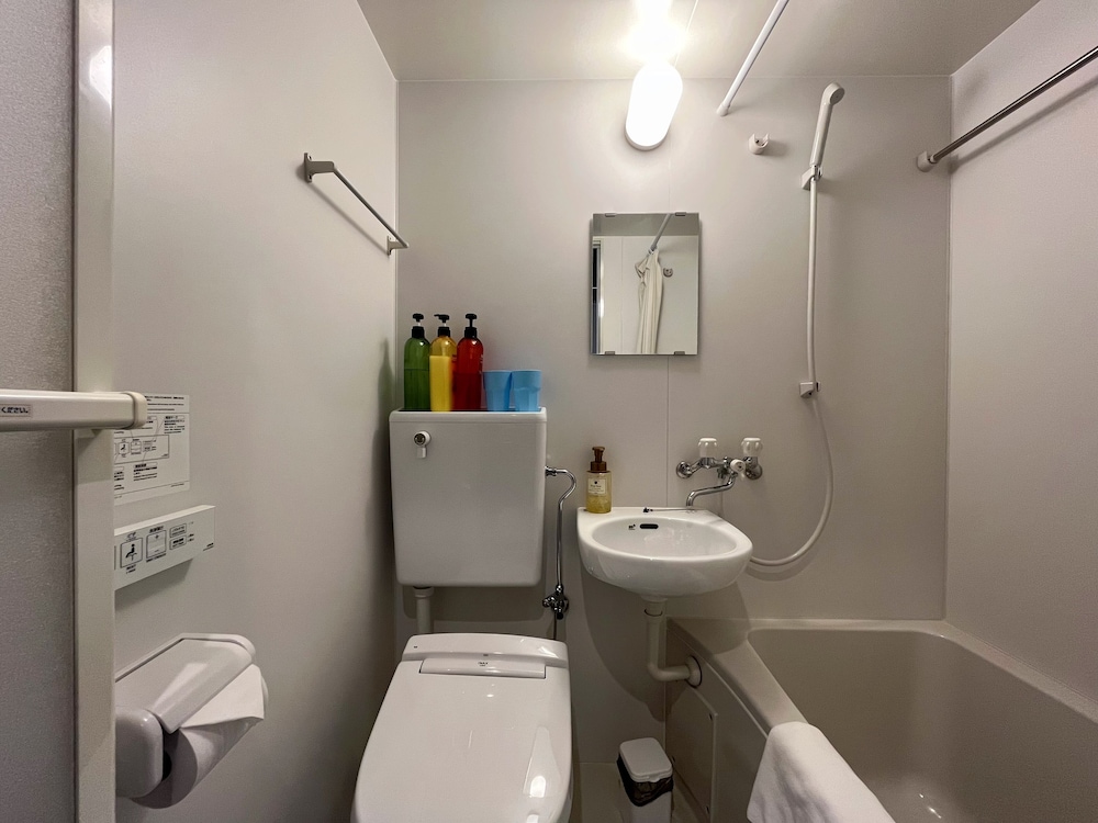 スタンダード ツインルーム シングルベッド 2 台 客室11 | 美盧京都二条ホテル