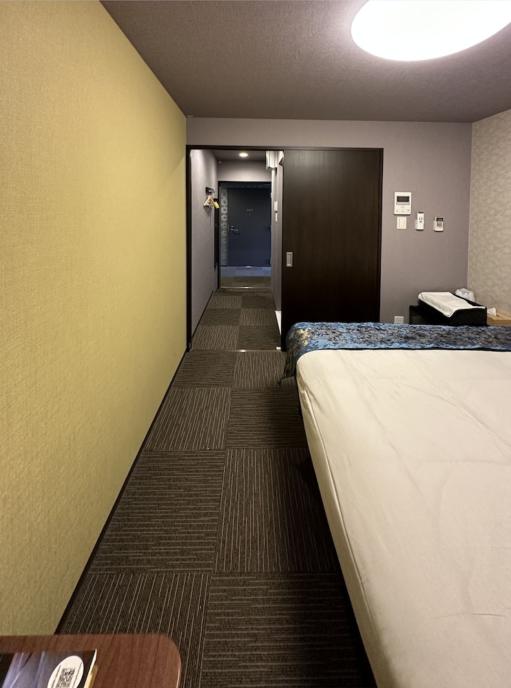 ジュニア ダブルルーム ダブルベッド 1 台 客室2 | 美盧京都二条ホテル