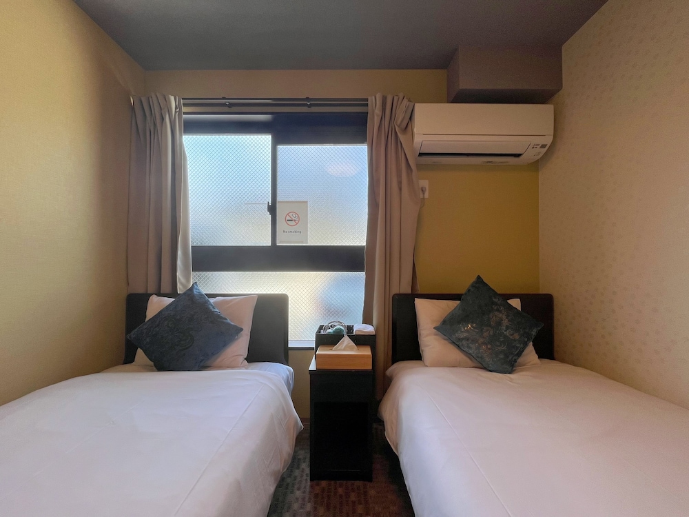 スタンダード ツインルーム シングルベッド 2 台 客室6 | 美盧京都二条ホテル
