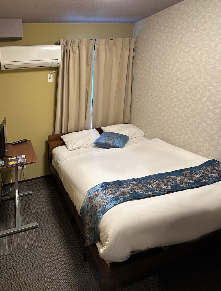 ジュニア ダブルルーム ダブルベッド 1 台 客室1 | 美盧京都二条ホテル