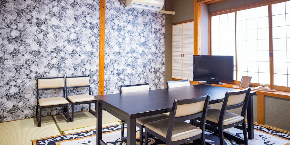 和洋室24畳 禁煙 客室4 | グランピング 星が見の杜