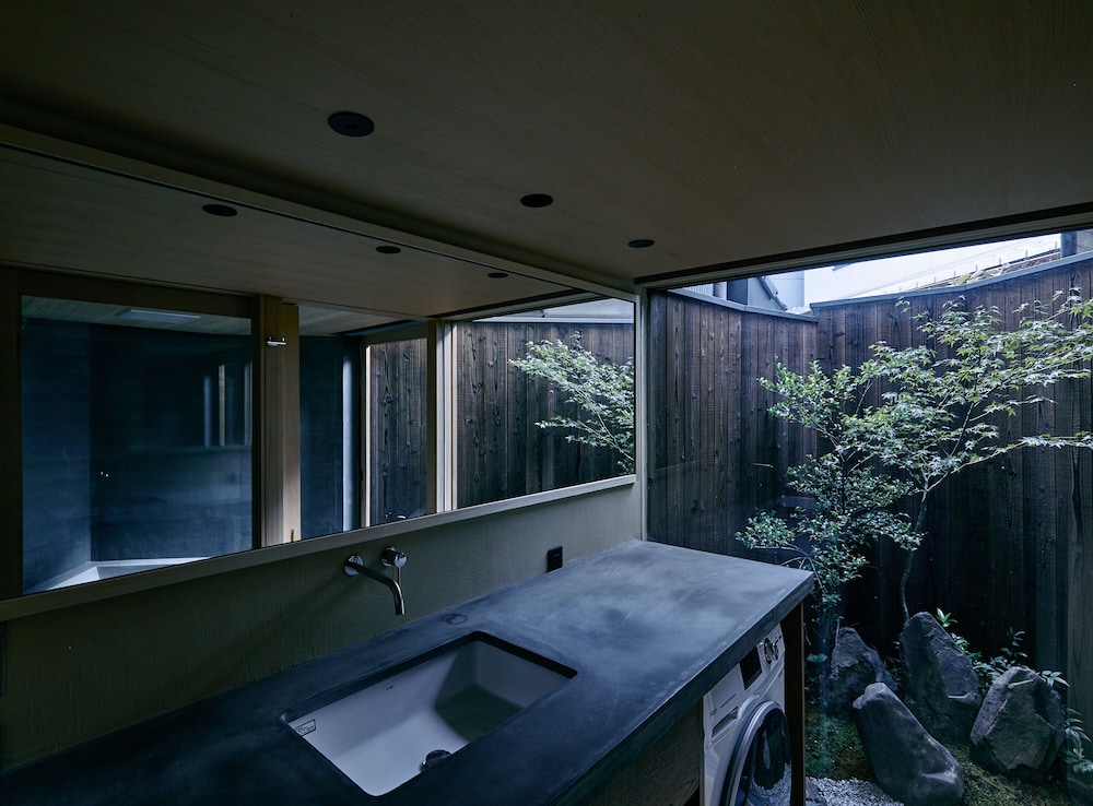 トラディショナル タウンホーム バスルーム1 | ANJIN Gion Shirakawa