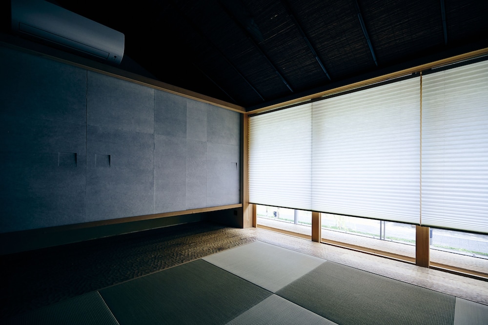 トラディショナル タウンホーム リビング エリア2 | ANJIN Gion Shirakawa