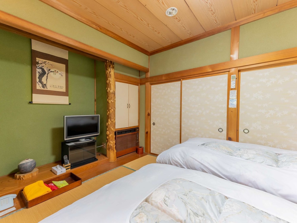 スタンダード ツインルーム バスとトイレ共有　禁煙 ガーデンビュー | 檜湯の宿 松伯