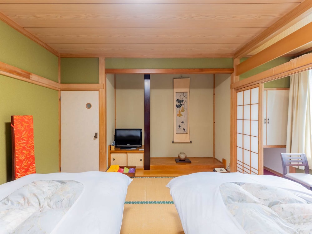 スーペリア ツインルーム　バスとトイレ共有 客室3 | 檜湯の宿 松伯