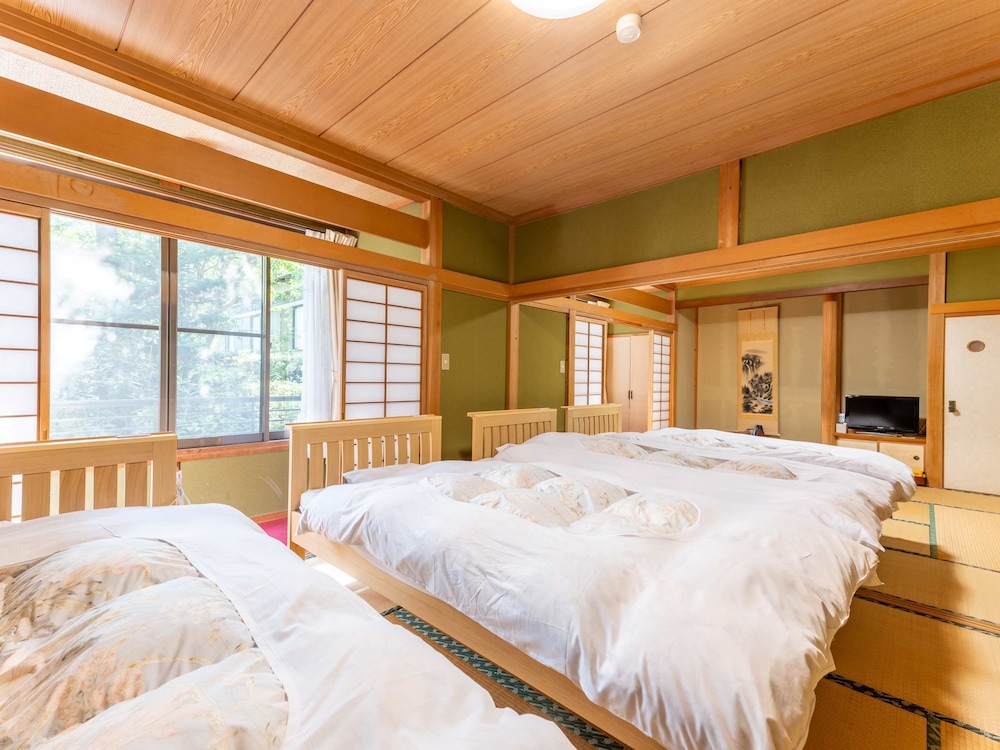 ファミリー ルーム バスとトイレ共有　禁煙 ガーデンビュー | 檜湯の宿 松伯