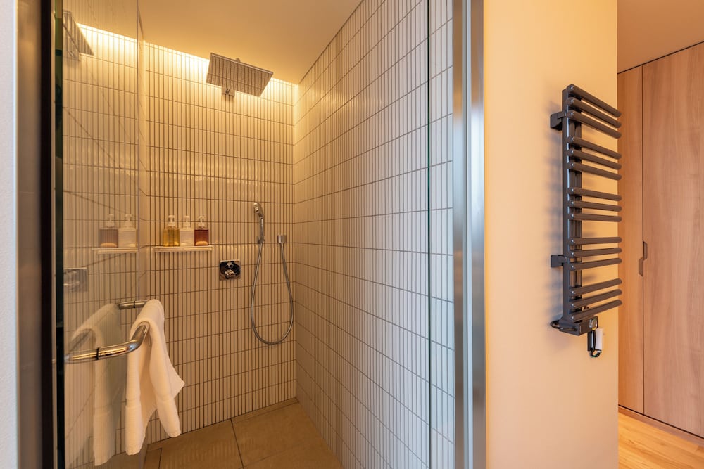 1 ベッドルーム レジデンス 温泉付き バスルーム1 | ニセコ郷