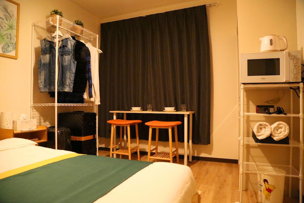 コンフォート ルーム ダブルベッド 1 台 禁煙 エンスイート リビング エリア2 | TOKYO E JOY INN