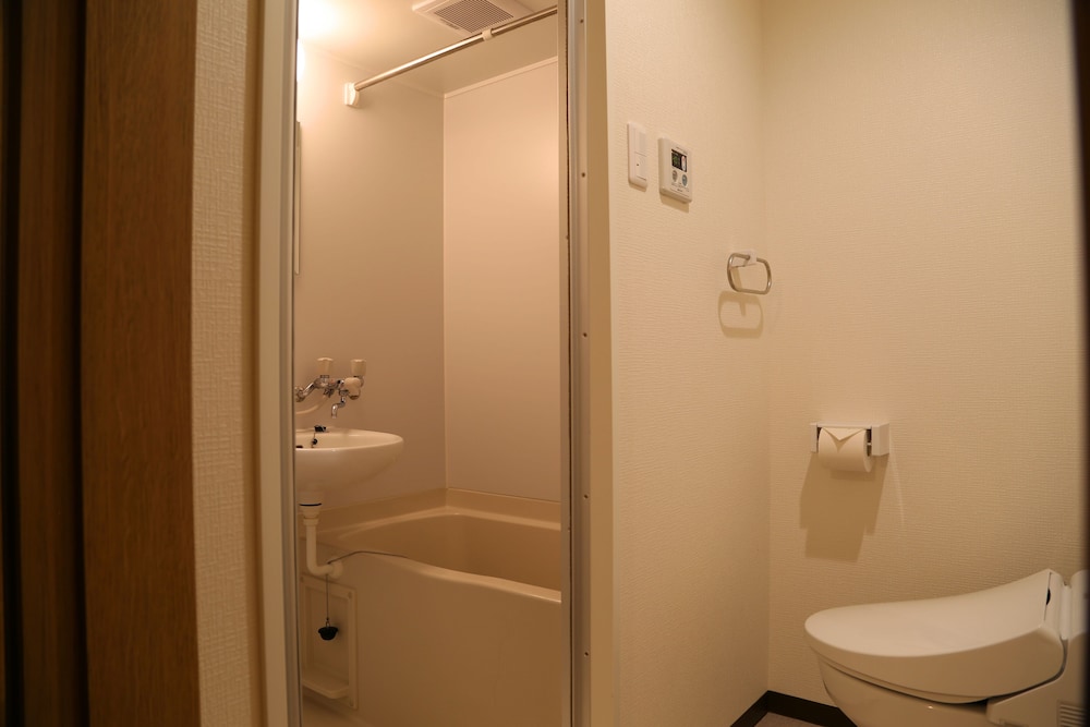 コンフォート ルーム ダブルベッド 1 台 禁煙 エンスイート バスルーム0 | TOKYO E JOY INN