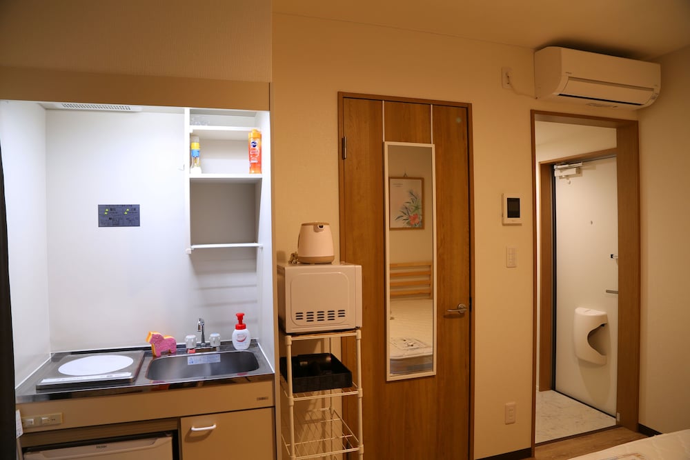 コンフォート ルーム ダブルベッド 1 台 禁煙 エンスイート 専用キッチン1 | TOKYO E JOY INN